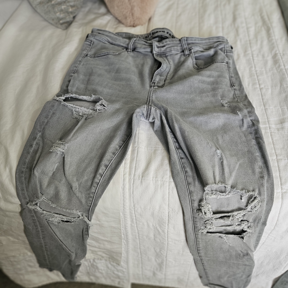 American Eagle Outfitters Gray Distressed Skinny Jeans